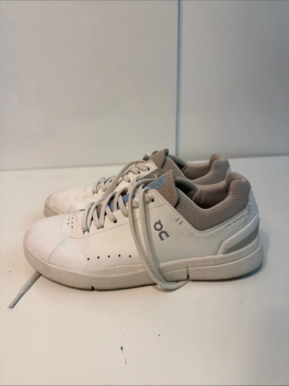 Used On Running White and Light Gray Low-Top Sneakers women’s 9.5 oncloud